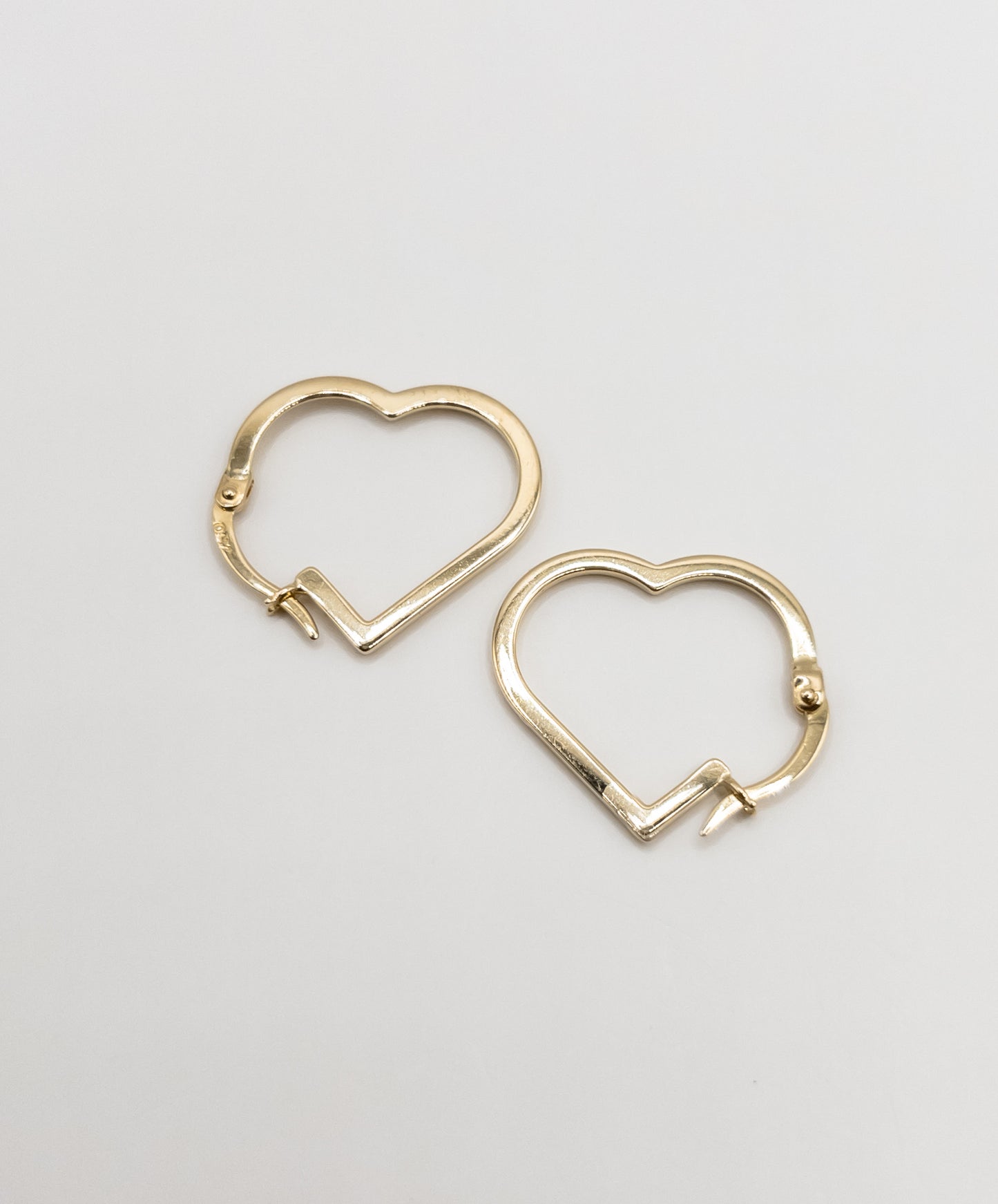 Heart Loop in 18ct Yellow Gold